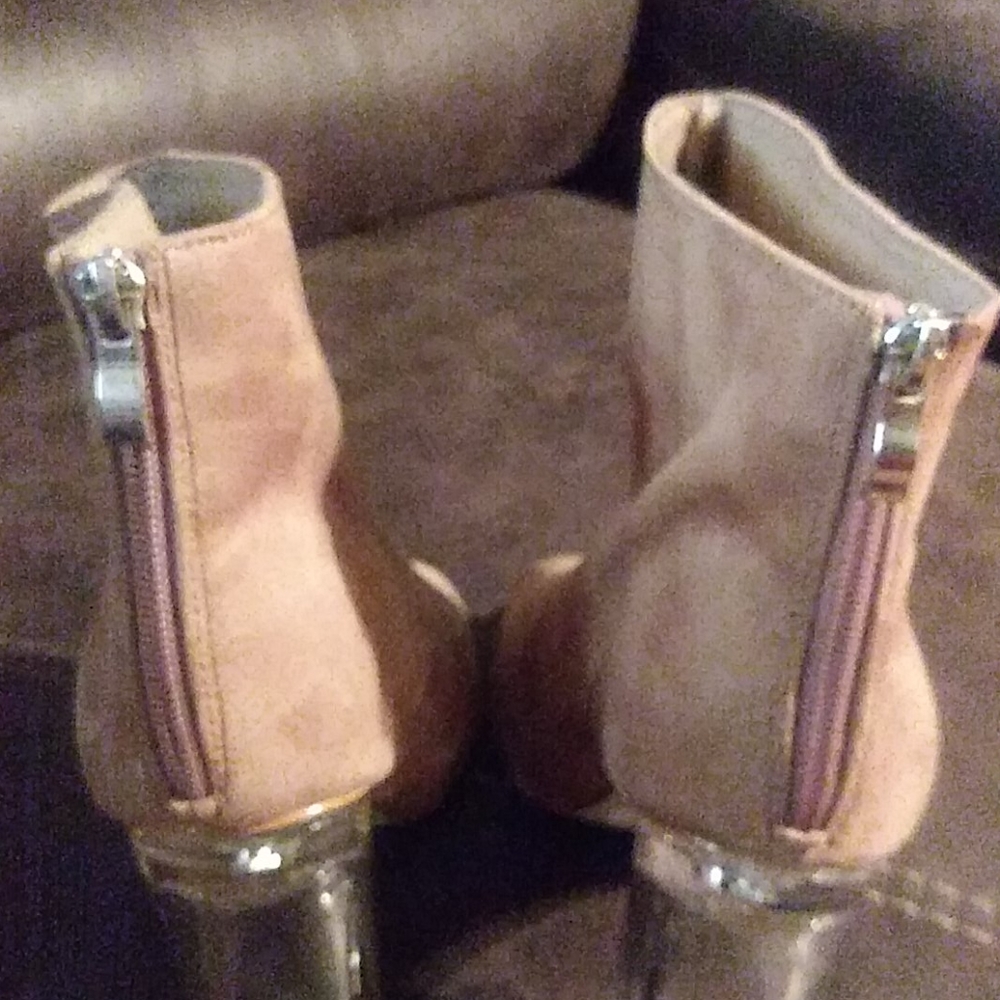 Shoes - Picture 5 of 6